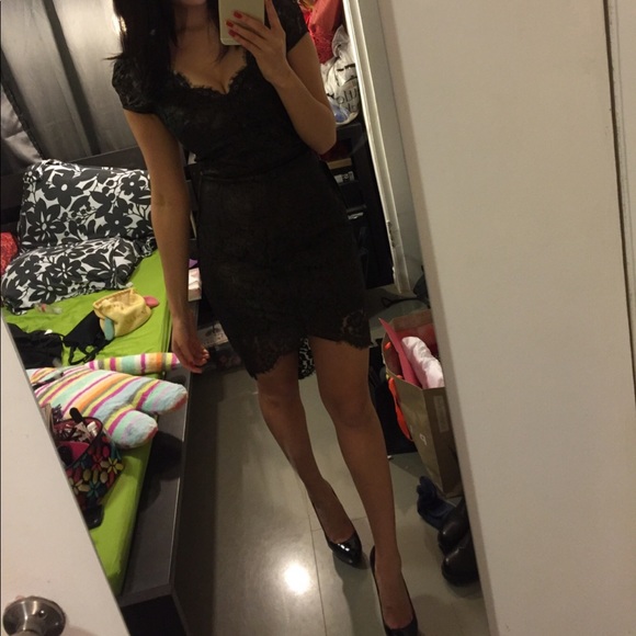 Bebe Scalloped Lace Dress - Picture 3 of 7